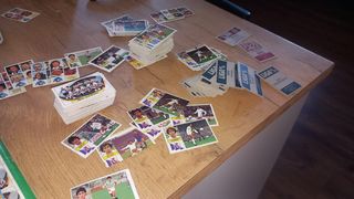 LOTE DE ÁLBUMES DE CORMOS FÚTBOL 