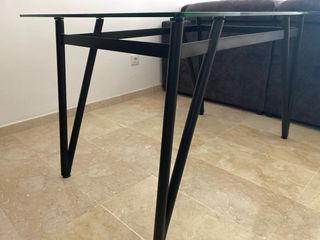 Mesa cristal estructura de hierro