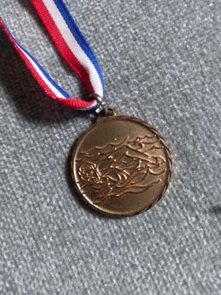Medallas de natación: plata, oro y bronce.