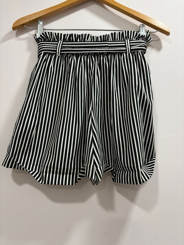 Pantalon corto negro blanco