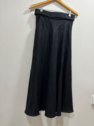 Falda negra midi de lino Mango