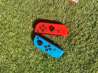 Super Mario Bros Deluxe y mandos