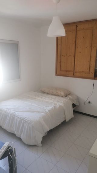 Se alquila habitación en las palmas