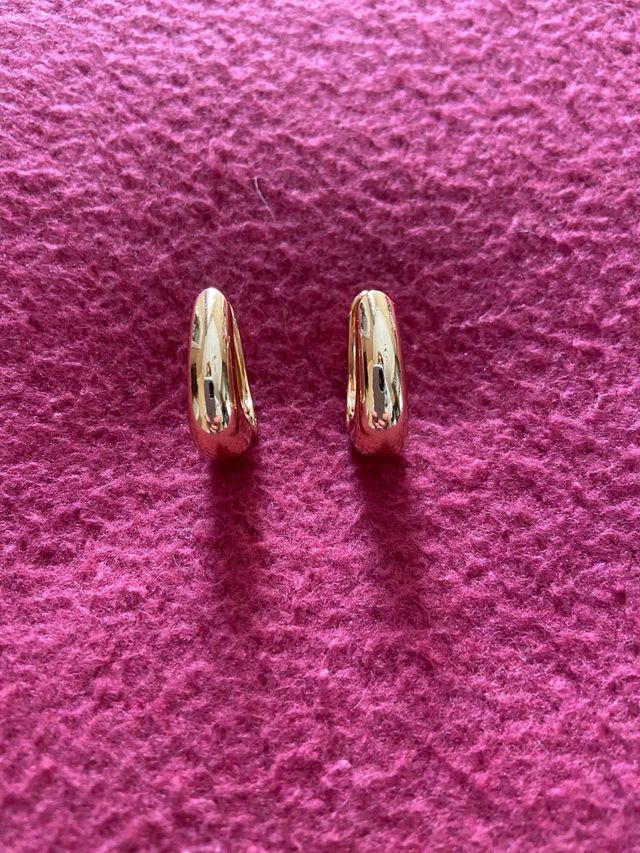 PRECIOSOS PENDIENTES DORADOS MINI CON FORMA DE ARO