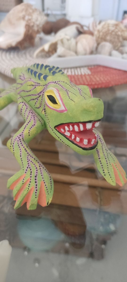 Alenbrije iguana cocodrilo mejicano negocable