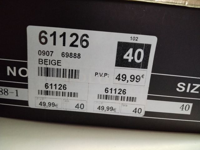 Bota alta tacón color beige claro