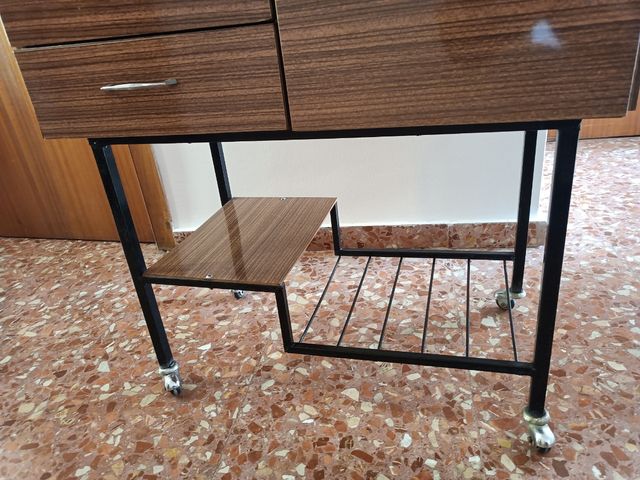 Mesa de TV vintage años 70 con mueble bar