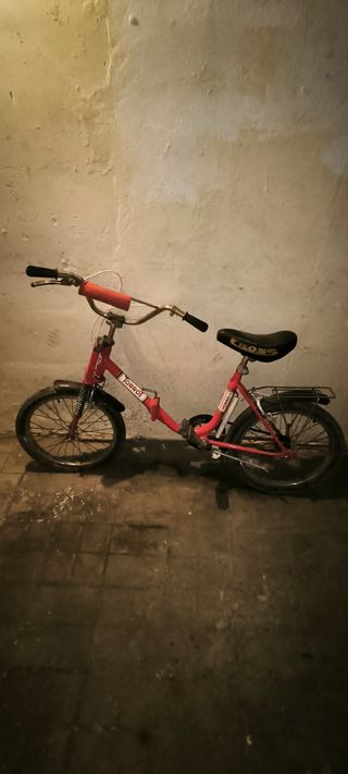 Bicicleta antigua retro 