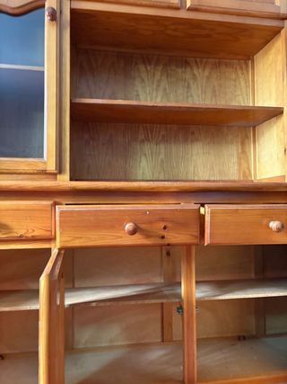 Mueble: vitrina y aparador  regalo sillas