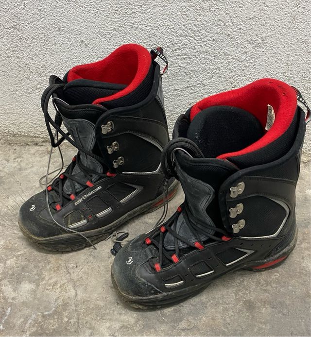 Scarponi e borsa da snowboard