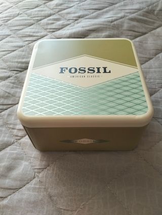 Scatola Fossil vintage di latta.