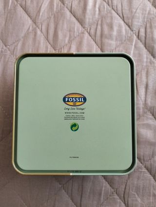 Scatola Fossil vintage di latta.