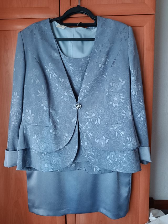 Traje o Conjunto tres piezas de señora. Eventos. B