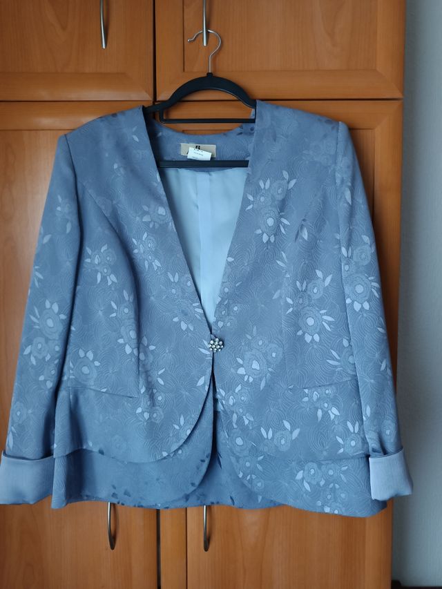 Traje o Conjunto tres piezas de señora. Eventos. B