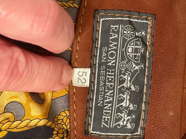 Cazadora de ante de hombre color coñac.