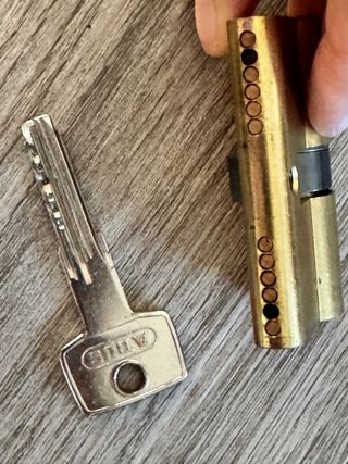 Cerradura abus con 1 llave