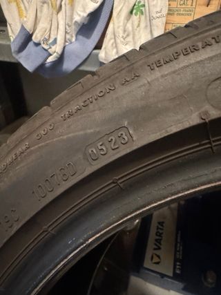UNA Bridgestone 225/45R17 