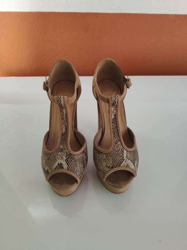 Tacones camel