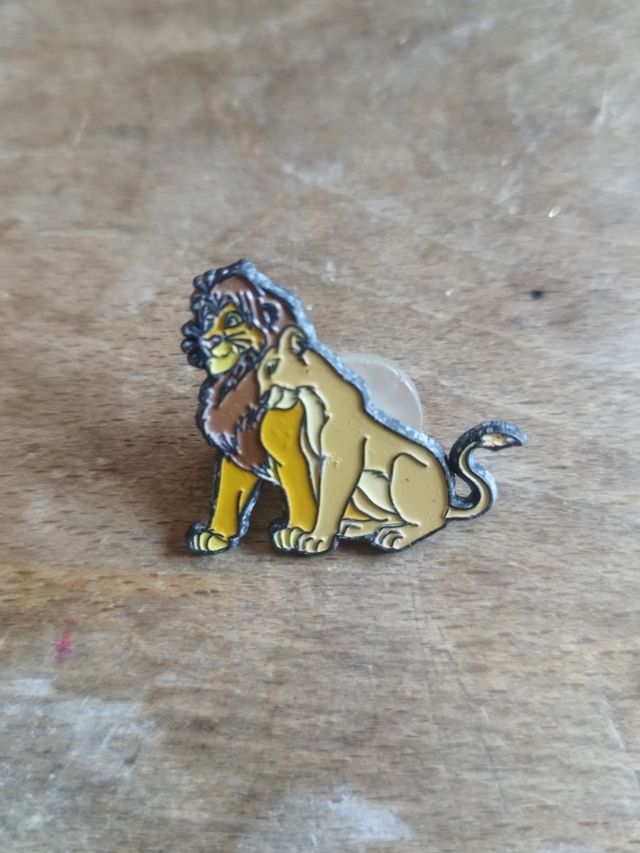 Pin disney rey león