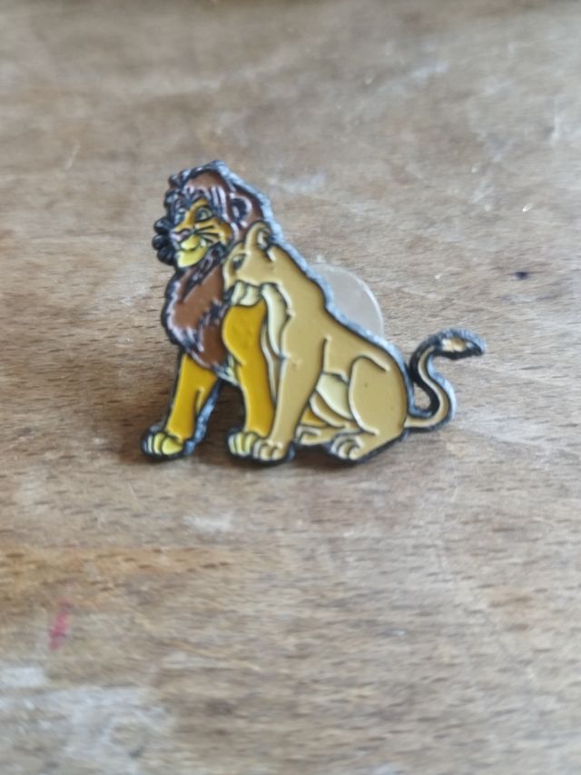 Pin disney rey león