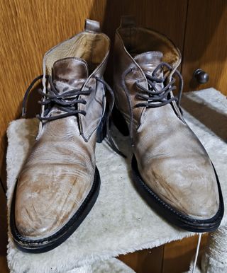 Botines con cordón en piel, color hueso. Poco uso