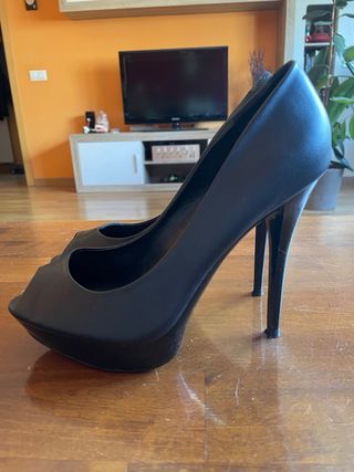 Peep toe negro Mango