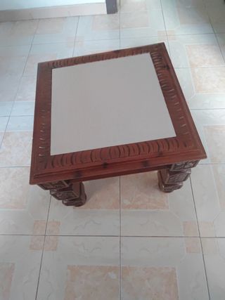 Mesita maciza madera tallada