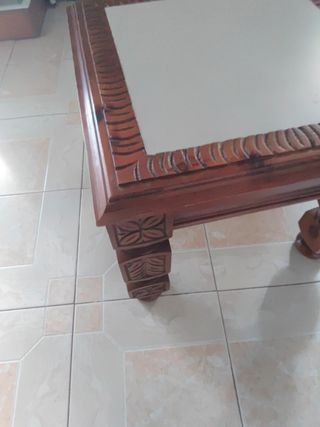 Mesita maciza madera tallada