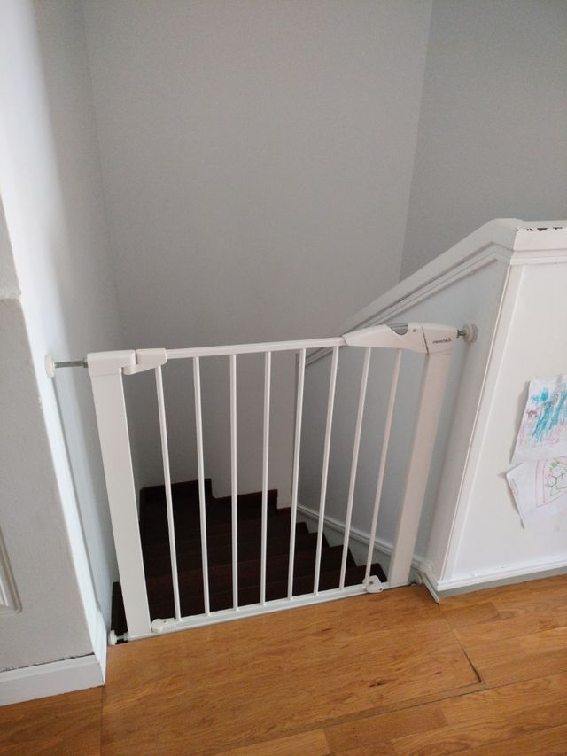 Puerta de seguridad para escaleras