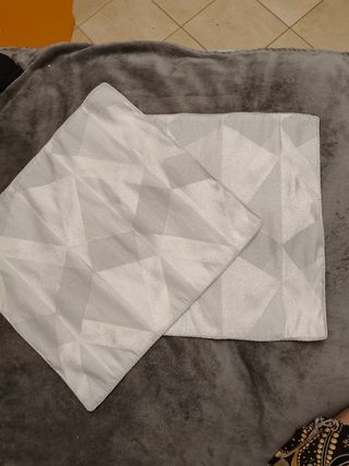 2 fodere per cuscini