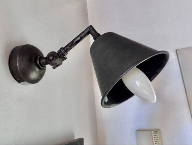 Lampada da parete vintage in metallo scuro