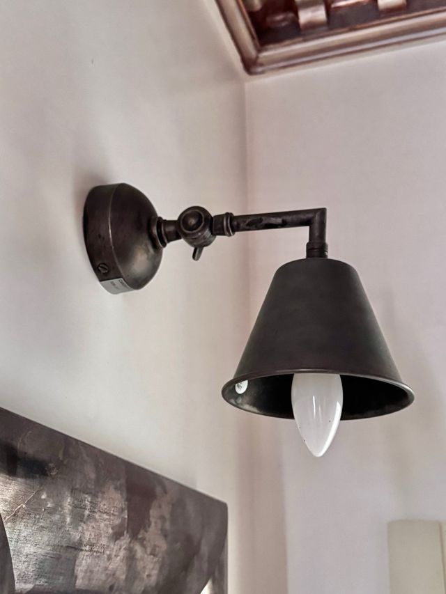 Lampada da parete vintage in metallo scuro