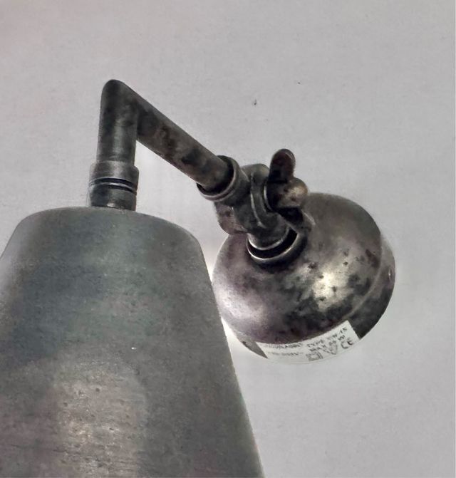Lampada da parete vintage in metallo scuro