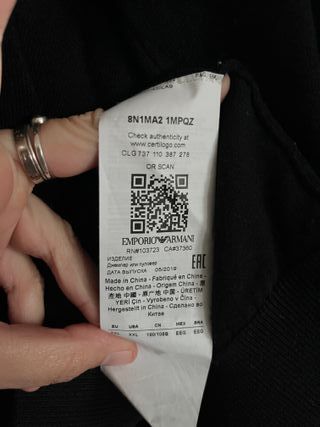 Jersey Negro de Cuello Pico Emporio Armani