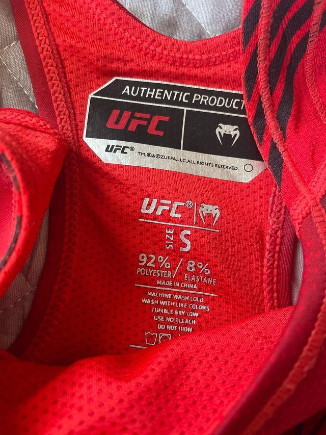 UFC Venum Top Deportivo – Rojo/Negro – Talla S