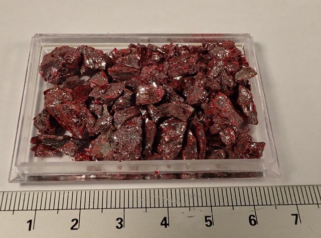 Mineral. Cinabrio espatico puro