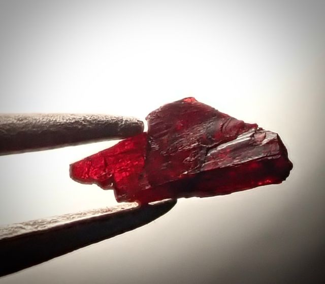 Mineral. Cinabrio espatico puro