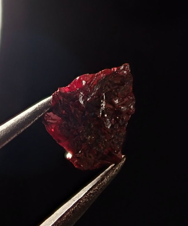 Mineral. Cinabrio espatico puro