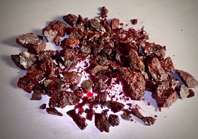 Mineral. Cinabrio espatico puro