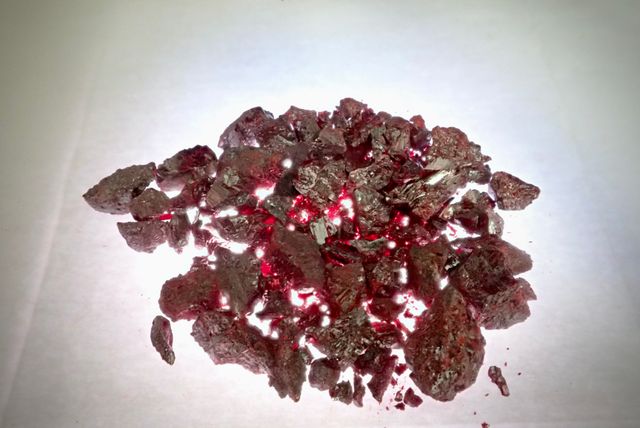 Mineral. Cinabrio espatico puro