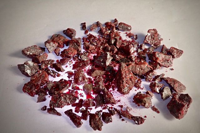 Mineral. Cinabrio espatico puro