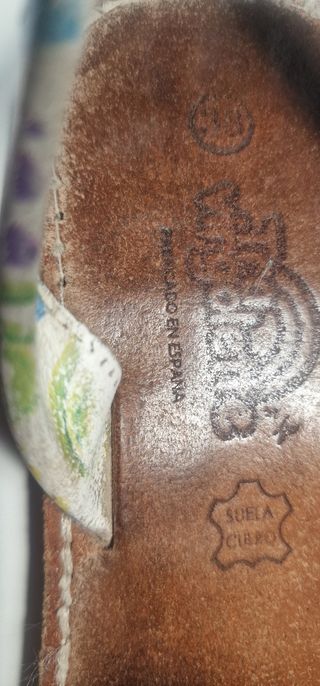 Abarcas menorquinas decoradas