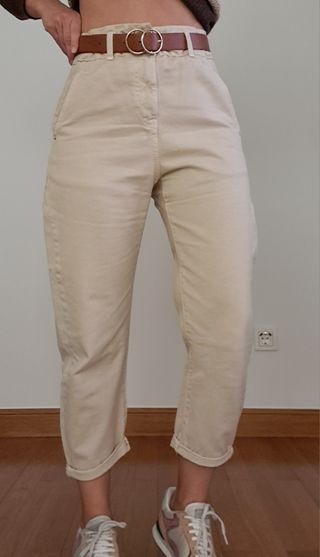 Pantalón slouchy beige tobillero Zara