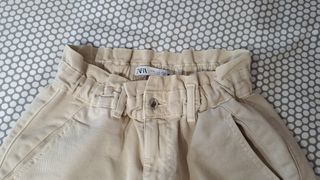 Pantalón slouchy beige tobillero Zara