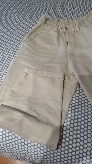 Pantalón slouchy beige tobillero Zara