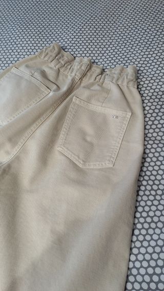 Pantalón slouchy beige tobillero Zara