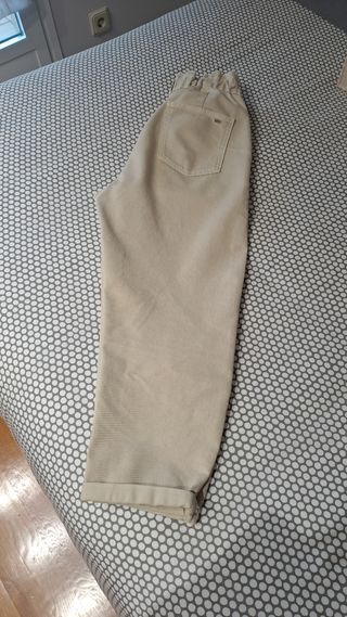 Pantalón slouchy beige tobillero Zara
