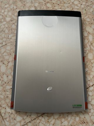 Scaner Canon Lide 50 no tiene cable 