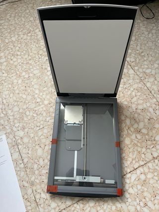 Scaner Canon Lide 50 no tiene cable 