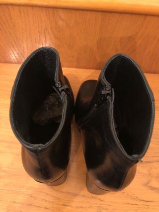 UN PASO MÁS botines tacón 36